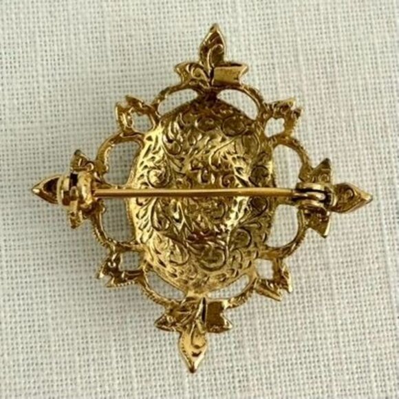Vintage Faux Pearl Brooch with Rhinestone Accents Ornate Gold Tone Filigree Pin - Picture 4 of 12